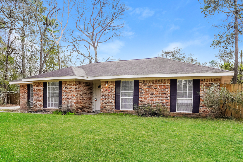 2657 S Woodloch St Conroe, TX 77385